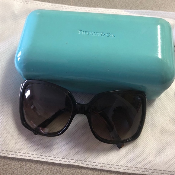 Tiffany & Co. Accessories - Tiffany & Co Tortoiseshell Oversized Sunglasses ✨